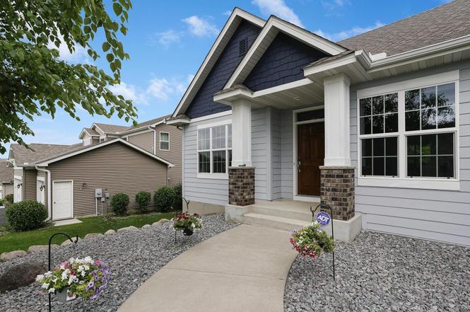 Front entry of Sapphire Home